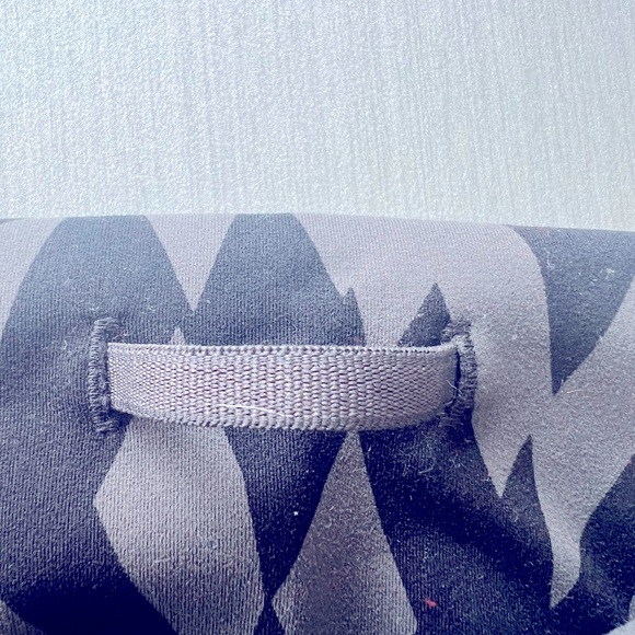 LULULEMON - Leggings size 8 black and grey print - Picture 7 of 9